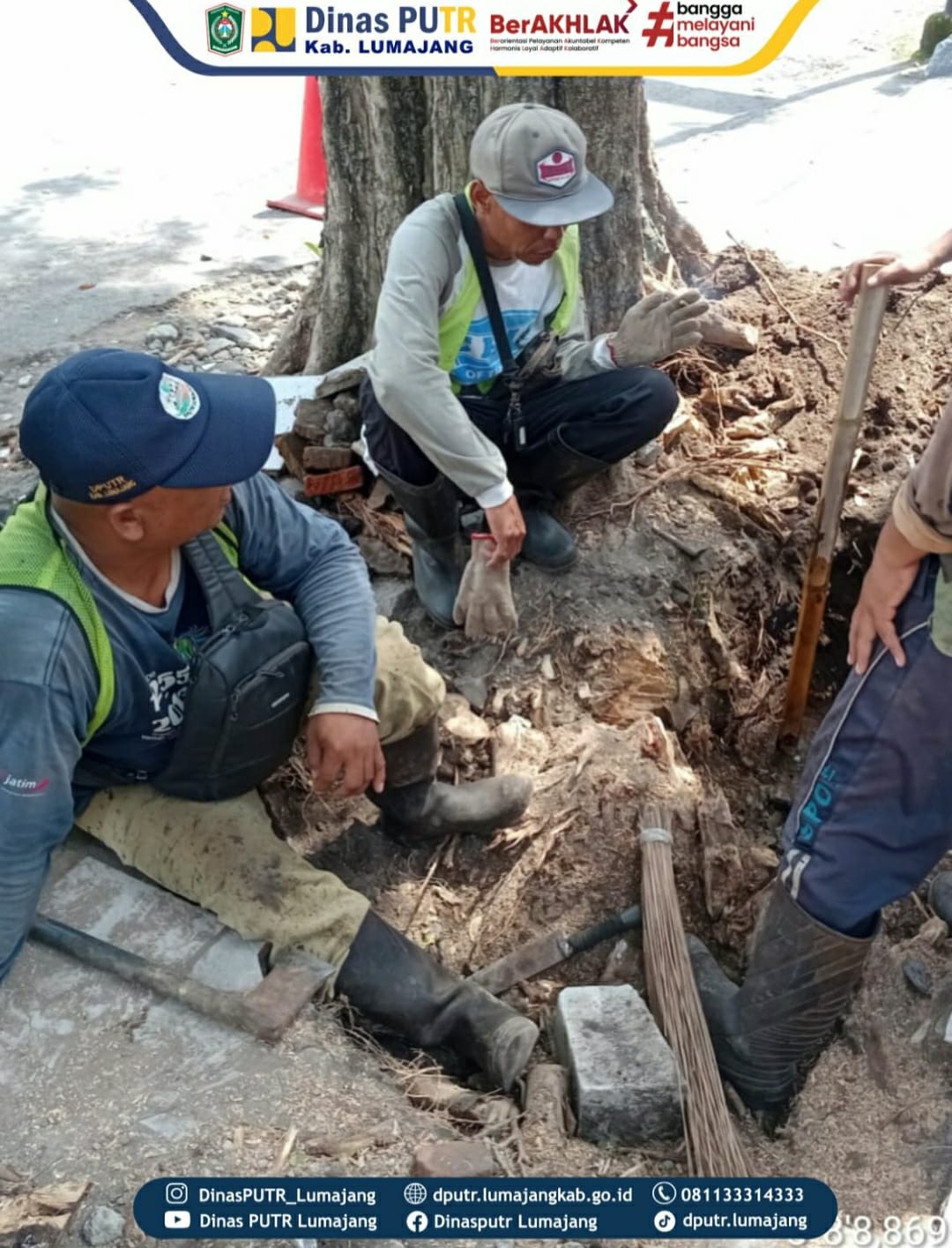 Rabu, 21 Januari 2026, Personil Korwil PJJ Wilayah Lumajang melakukan normalisasi saluran drainase di Ruas Jalan Sultan Agung (sebelah Lapas). .