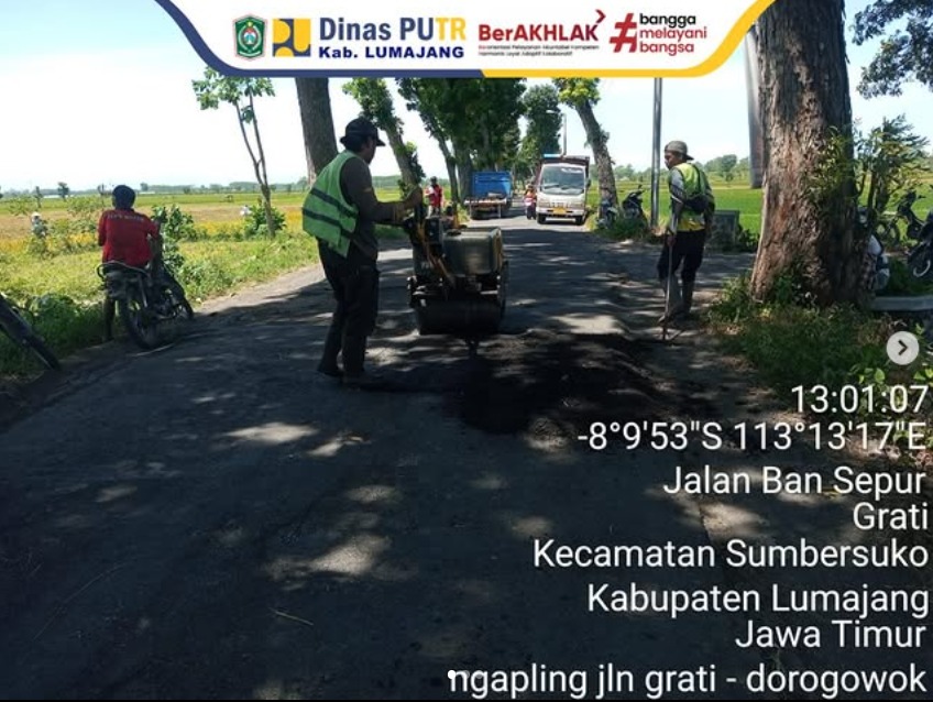 Merespons cepat keluhan masyarakat, Personil UPT PJJ Korwil Lumajang bergerak melaksanakan giat Ngapling di ruas jalan Grati - Dorogowok (STA 1+700) pada Jumat kemarin.