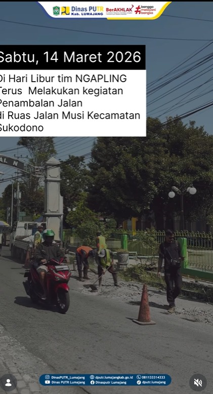 Sambut Pemudik, Tim NGAPLING DPUTR Lumajang Lembur Tambal Jalan Musi
