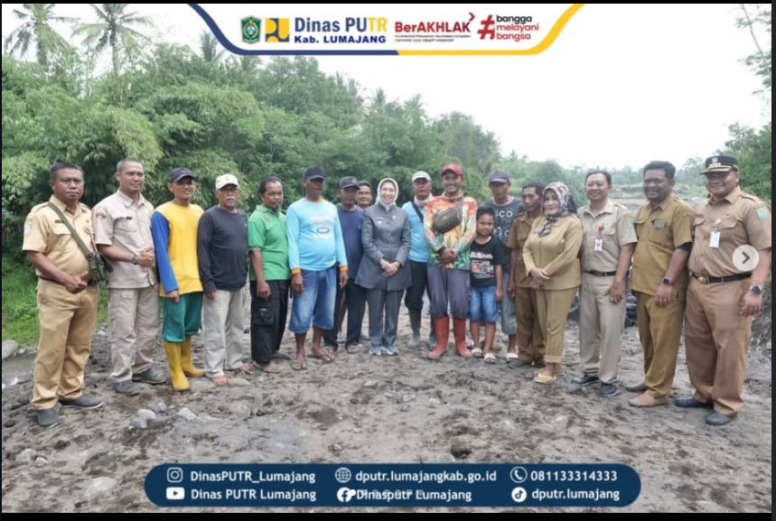 Kerja Bhakti Bersama Pembersihan Saluran Primer D.I. Klerek di Desa Gesang Ditinjau Langsung Bupati Lumajang