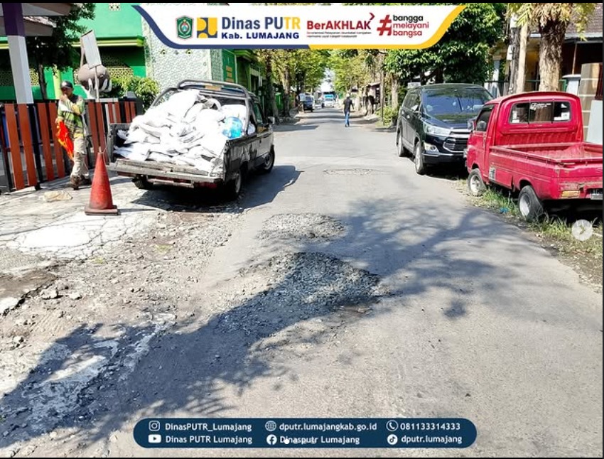 Sasar Jalan Suwignyo, Personel UPTD PJJ Korwil Lumajang Gencarkan Aksi “Ngapling”