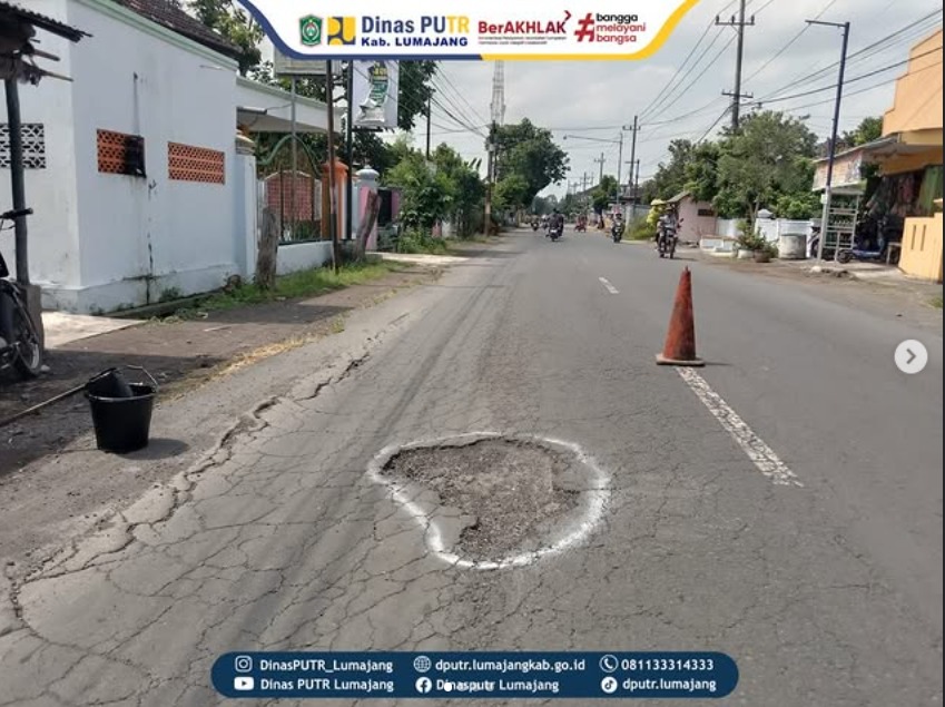 Jaga Kualitas Jalan Kabupaten, UPTD PJJ Korwil Yosowilangun Gelar “Ngapling” di Ruas Karangrejo