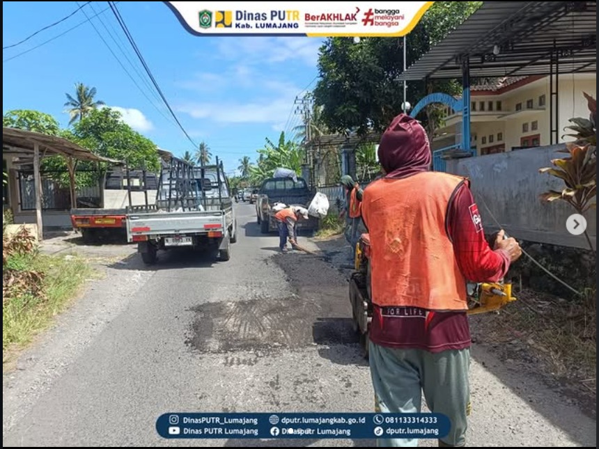 Sasar Ruas Gesang - Pasirian, UPTD PJJ Korwil Pasirian Gencarkan Aksi “Ngapling”