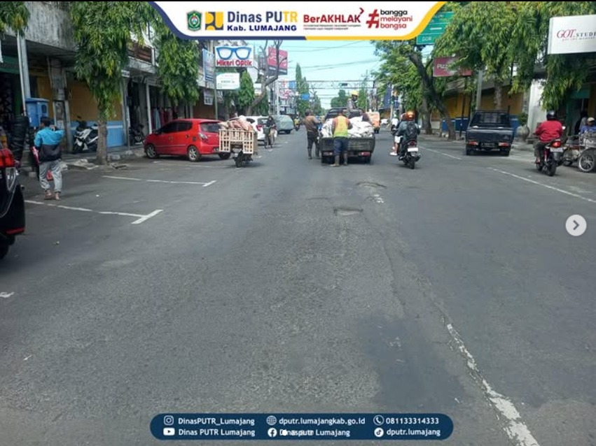 JAGA KEMANTAPAN JALAN KABUPATEN, UPTD PJJ KORWIL LUMAJANG GELAR “NGAPLING” DI JALAN BASUKI RAHMAT