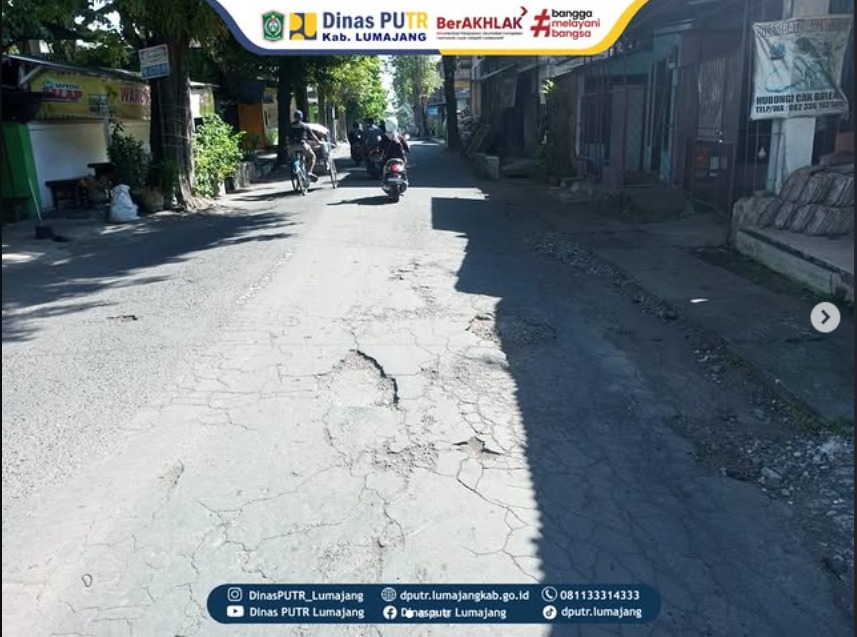 JAGA KEMANTAPAN JALAN KABUPATEN, UPTD PJJ KORWIL LUMAJANG GELAR “NGAPLING” DI JALAN JUANDA